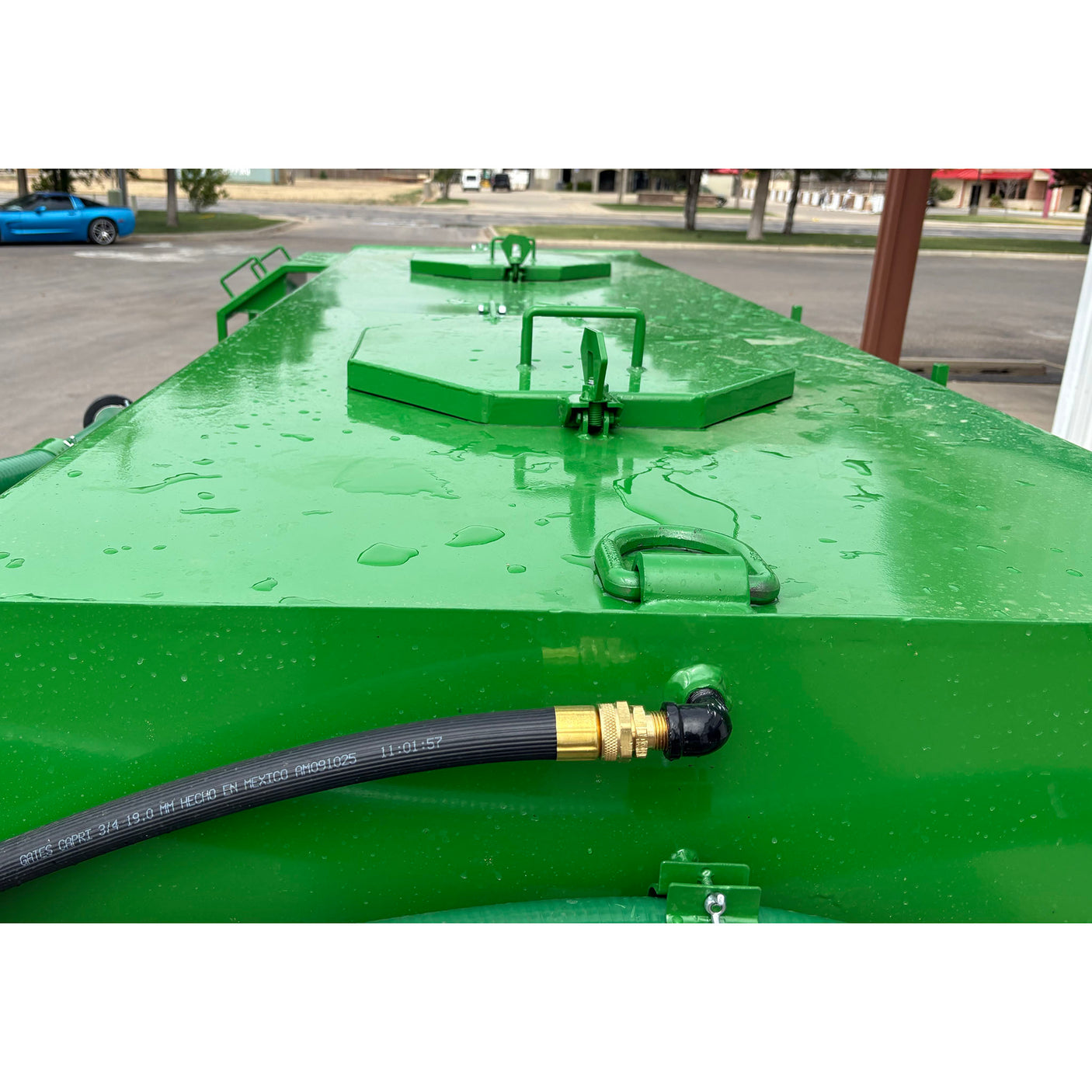 2027 Chute Help 1000 Gallon Metal Water Wagon
