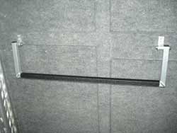 Single Hanging Aluminum Blanket Bar for Trailers- 28"