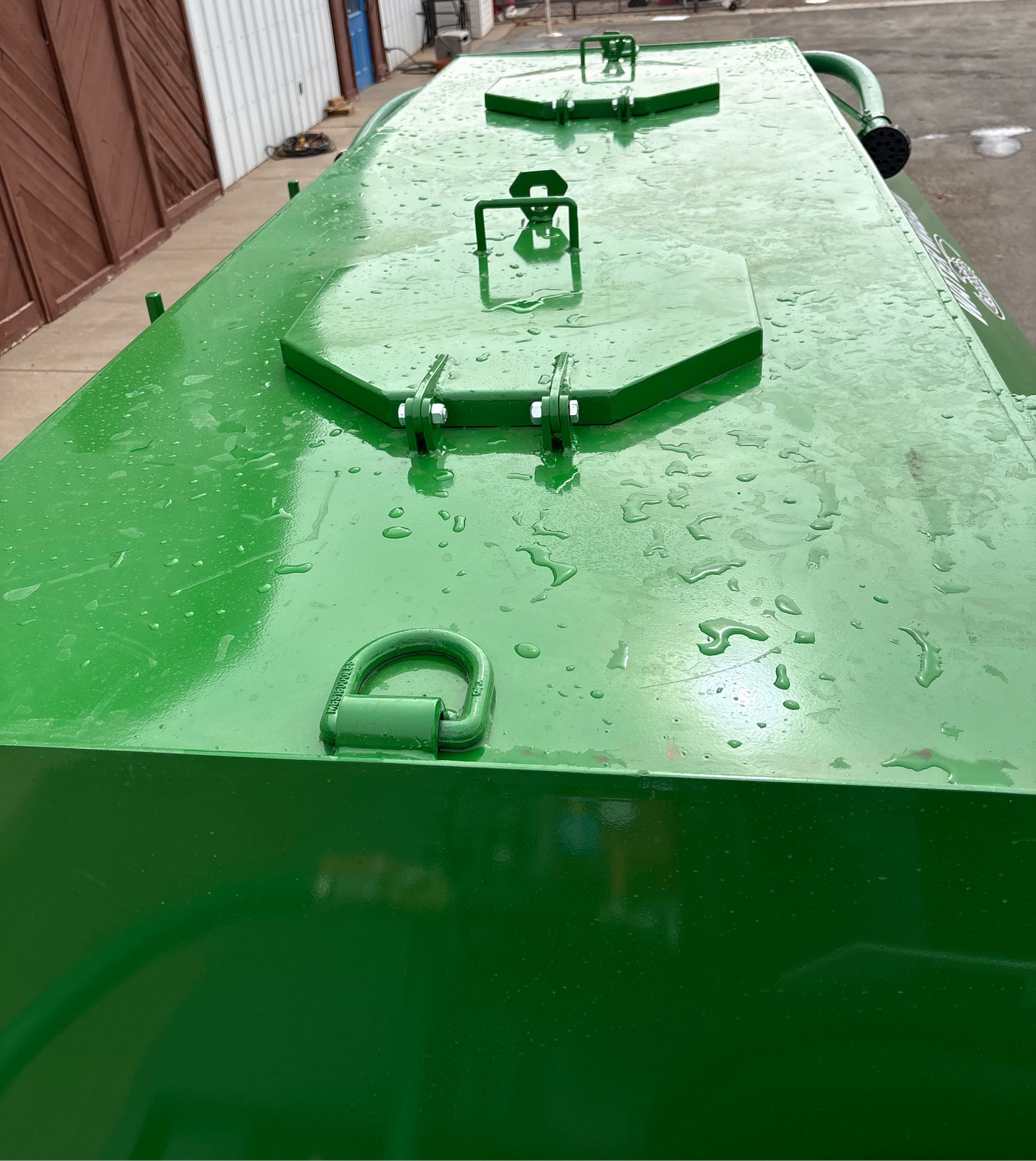 2027 Chute Help 1500 Gallon Metal Water Wagon