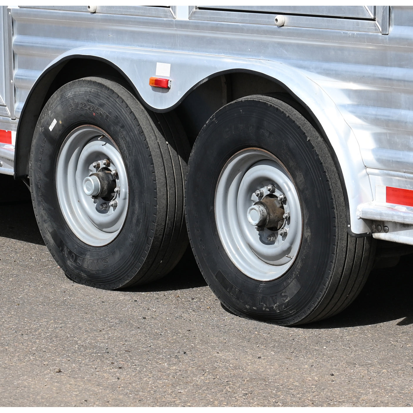 2014 Elite 3 Horse Trailer with 11' Living Quarter, Air Ride Axles
