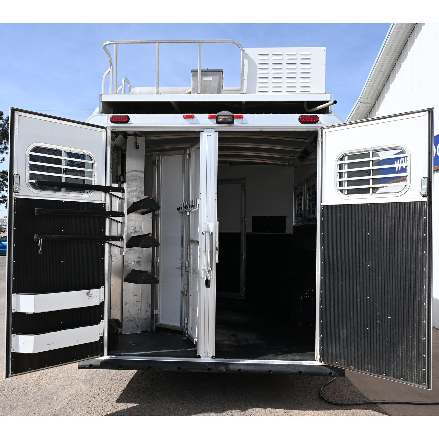 2014 Elite 3 Horse Trailer with 11' Living Quarter, Air Ride Axles