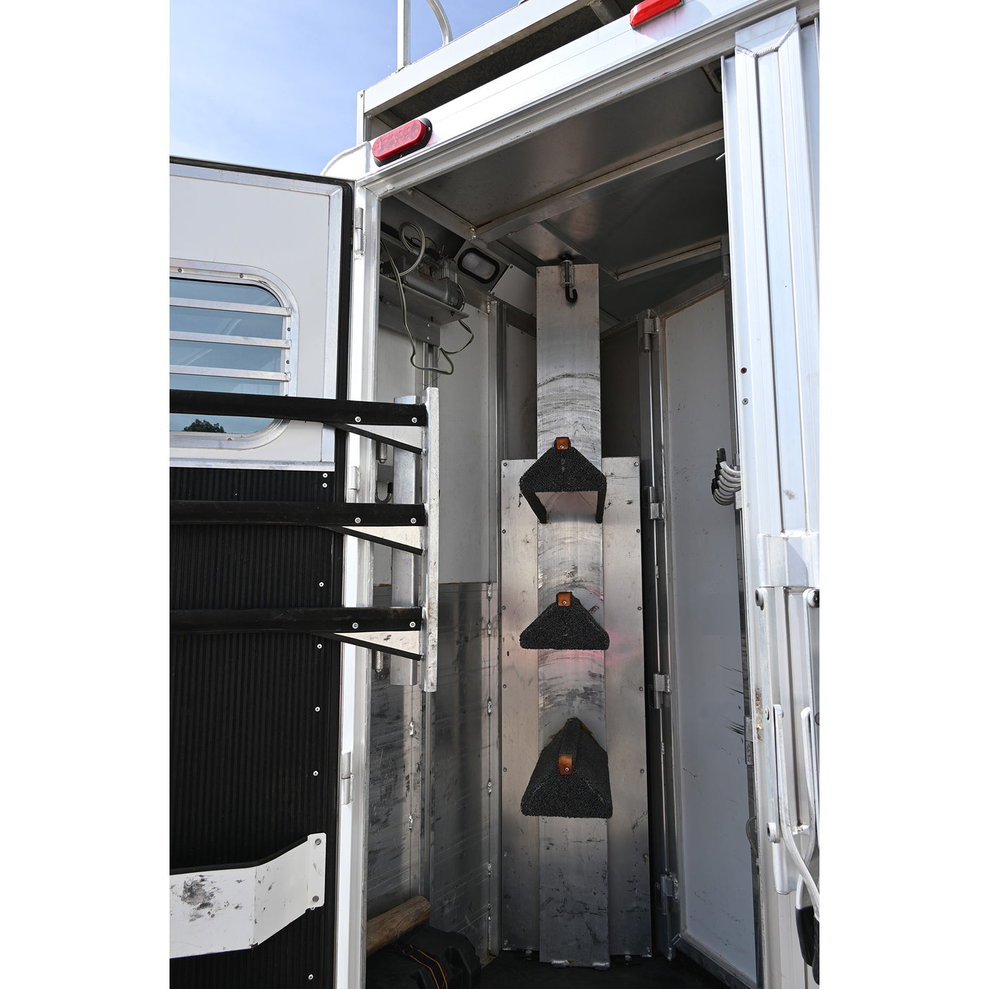 2014 Elite 3 Horse Trailer with 11' Living Quarter, Air Ride Axles