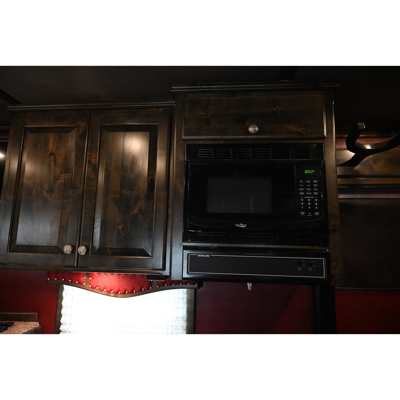 2014 Elite 3 Horse Trailer with 11' Living Quarter, Air Ride Axles