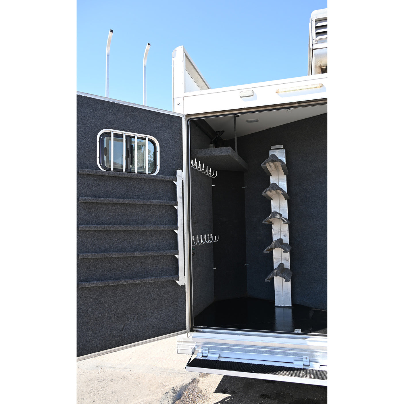 2019 Bloomer 5 Horse Trailer with 16'8" Living Quarter Brand New 7K Onan Generator