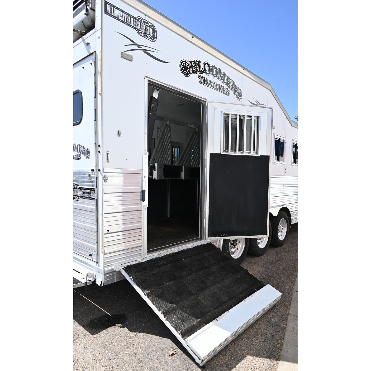 2019 Bloomer 5 Horse Trailer with 16'8" Living Quarter Brand New 7K Onan Generator