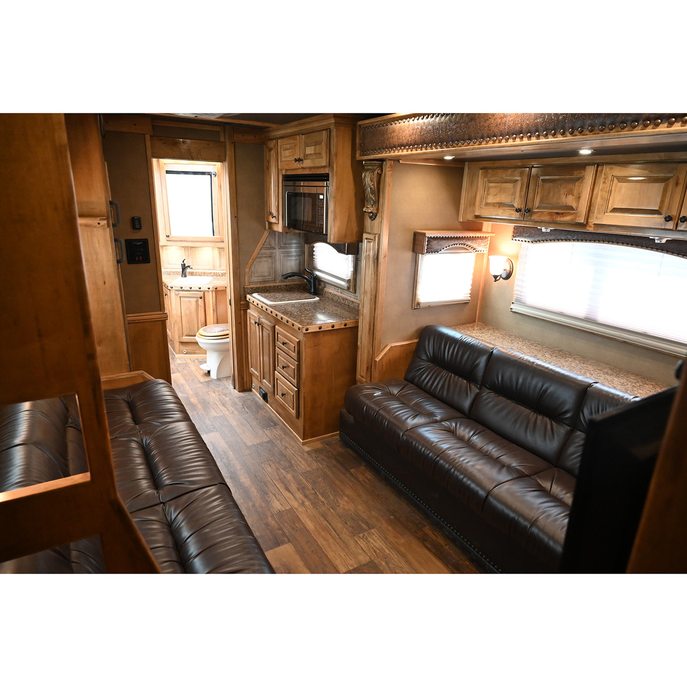 2019 Bloomer 5 Horse Trailer with 16'8" Living Quarter Brand New 7K Onan Generator