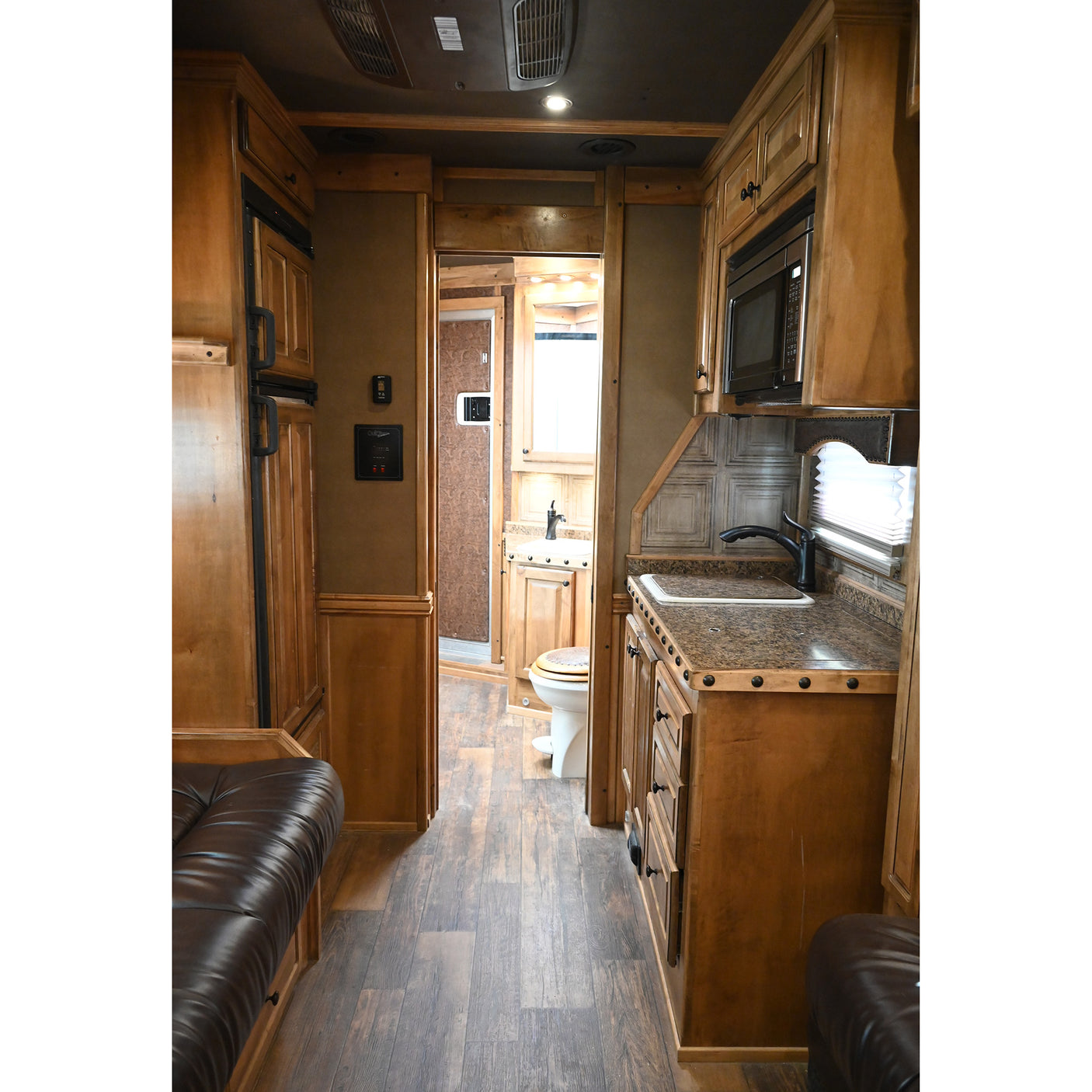 2019 Bloomer 5 Horse Trailer with 16'8" Living Quarter Brand New 7K Onan Generator