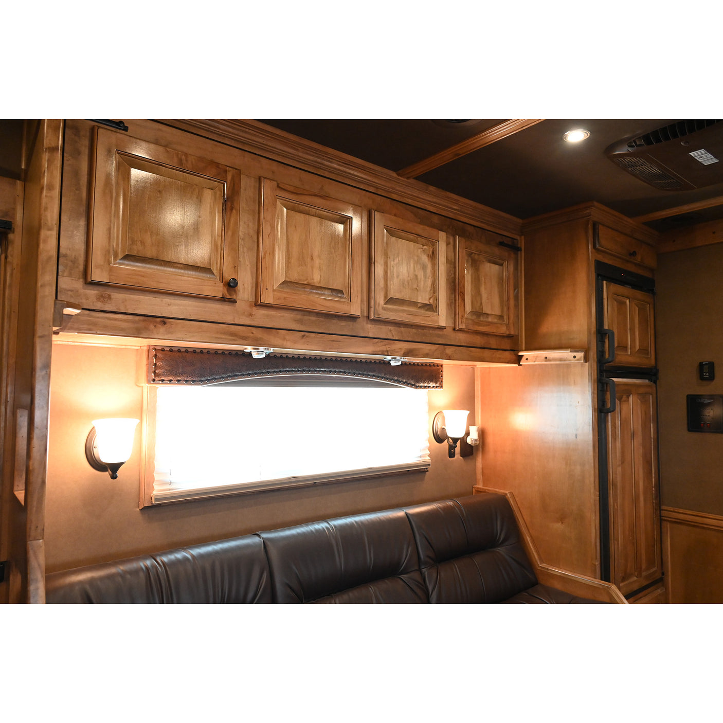 2019 Bloomer 5 Horse Trailer with 16'8" Living Quarter Brand New 7K Onan Generator