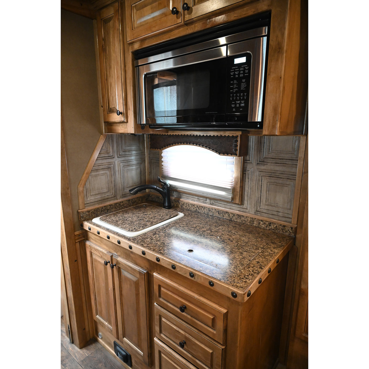 2019 Bloomer 5 Horse Trailer with 16'8" Living Quarter Brand New 7K Onan Generator