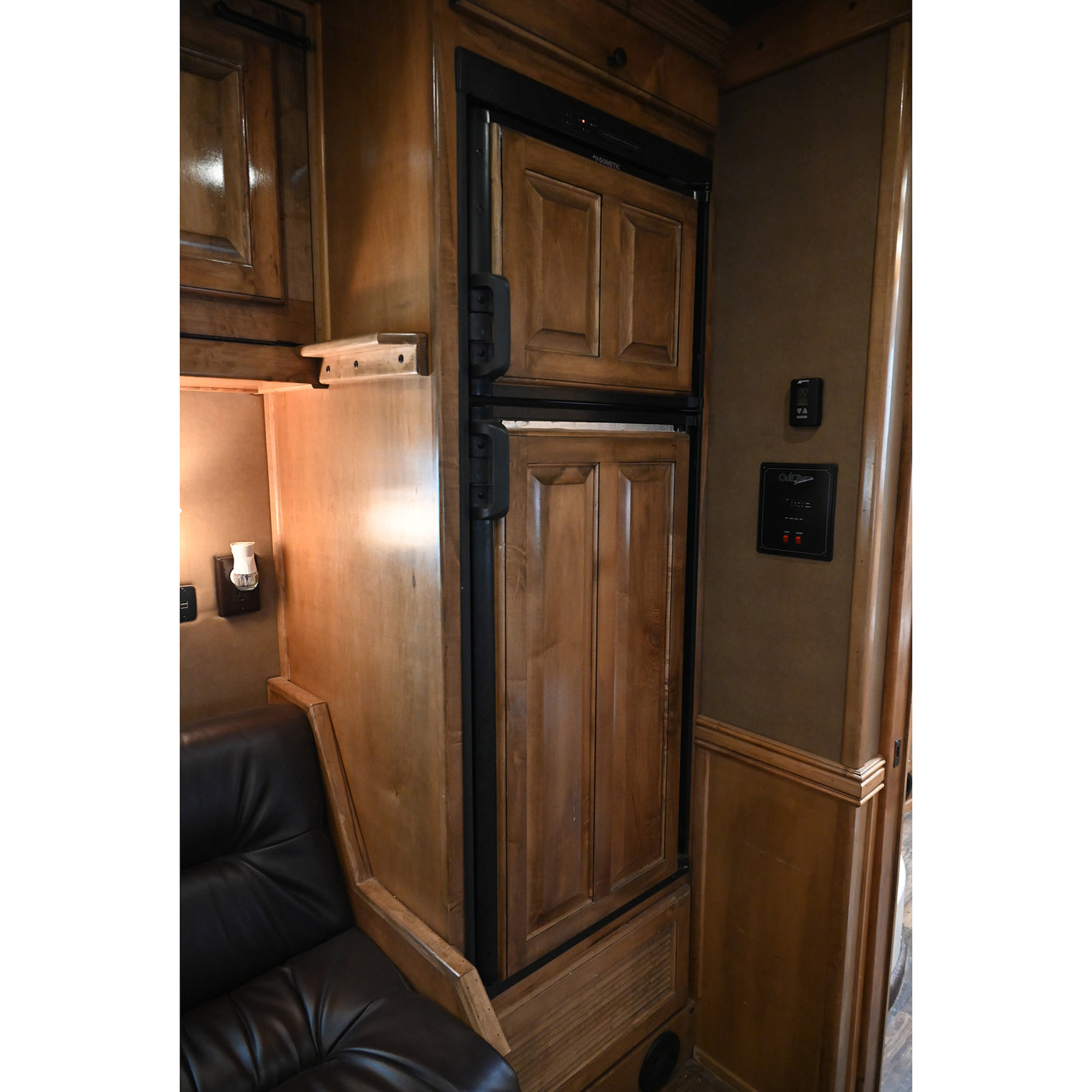 2019 Bloomer 5 Horse Trailer with 16'8" Living Quarter Brand New 7K Onan Generator