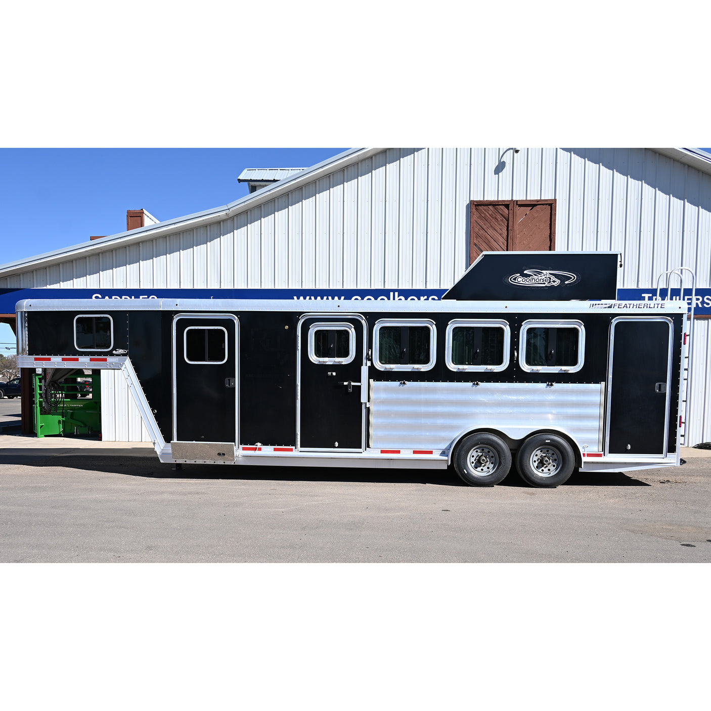 2020 Featherlite 4 Horse Gooseneck Trainer's Tack Horse Trailer