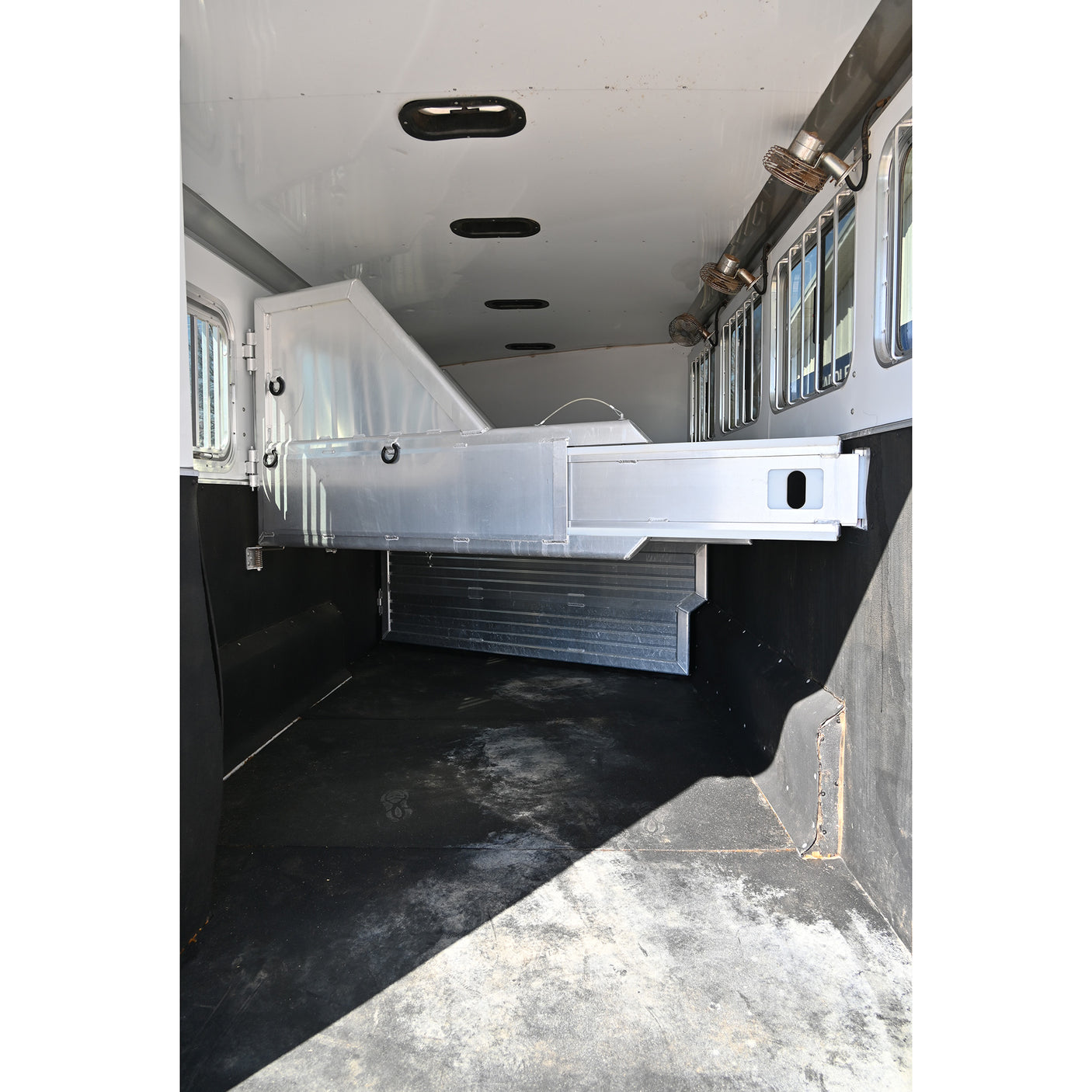 2020 Featherlite 4 Horse Gooseneck Trainer's Tack Horse Trailer