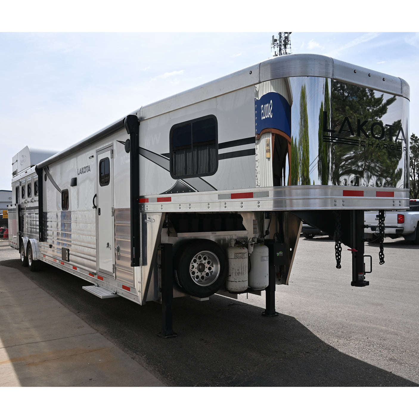 2026 Lakota Charger 4 Horse 15' LQ, Slide, Side Load, Spread Axles, Deluxe Tack Package