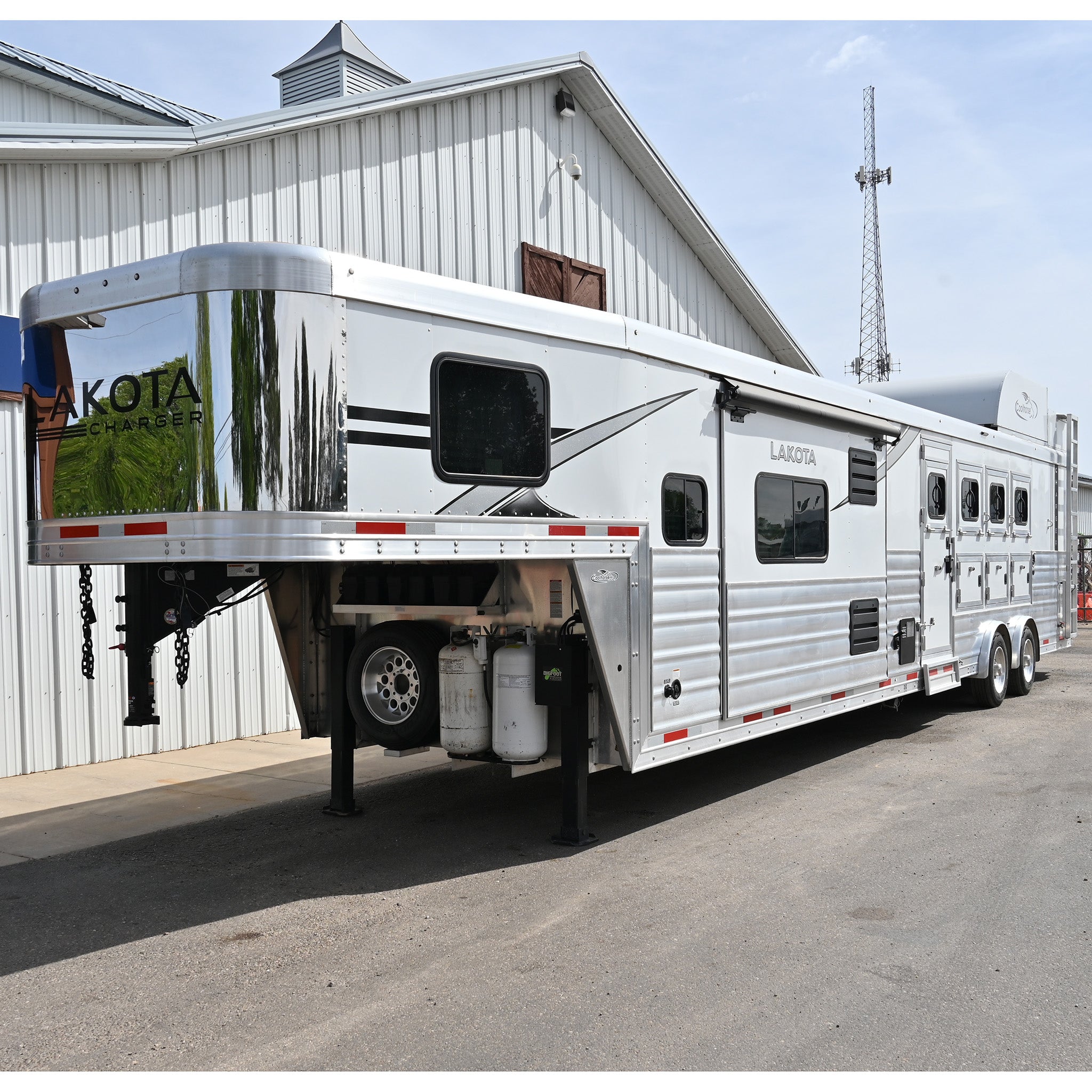2026 Lakota Charger 4 Horse 15' LQ, Slide, Side Load, Spread Axles, De