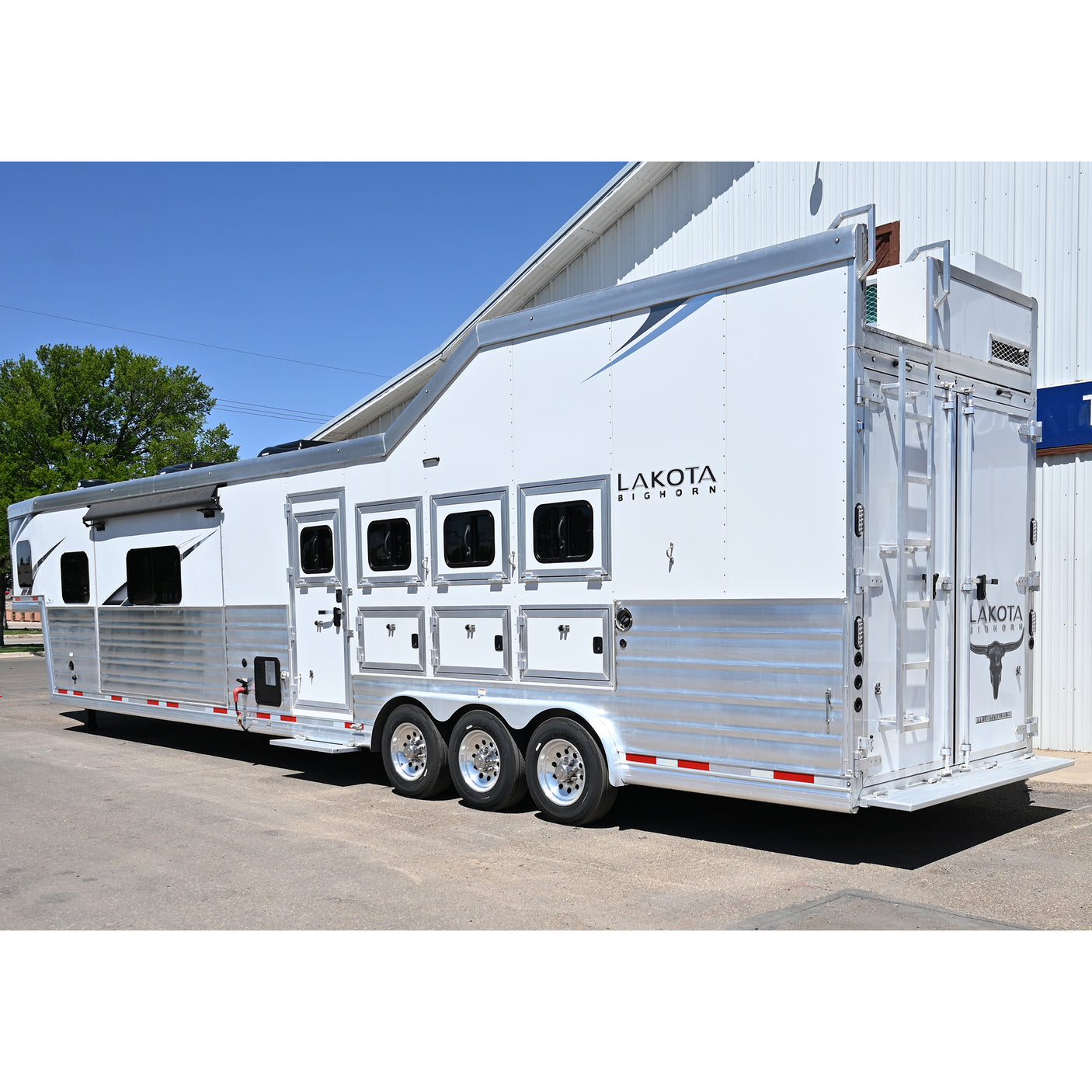 2023 Lakota Bighorn 4 Horse Trailer, Side Load 17' LQ Model BH8417T