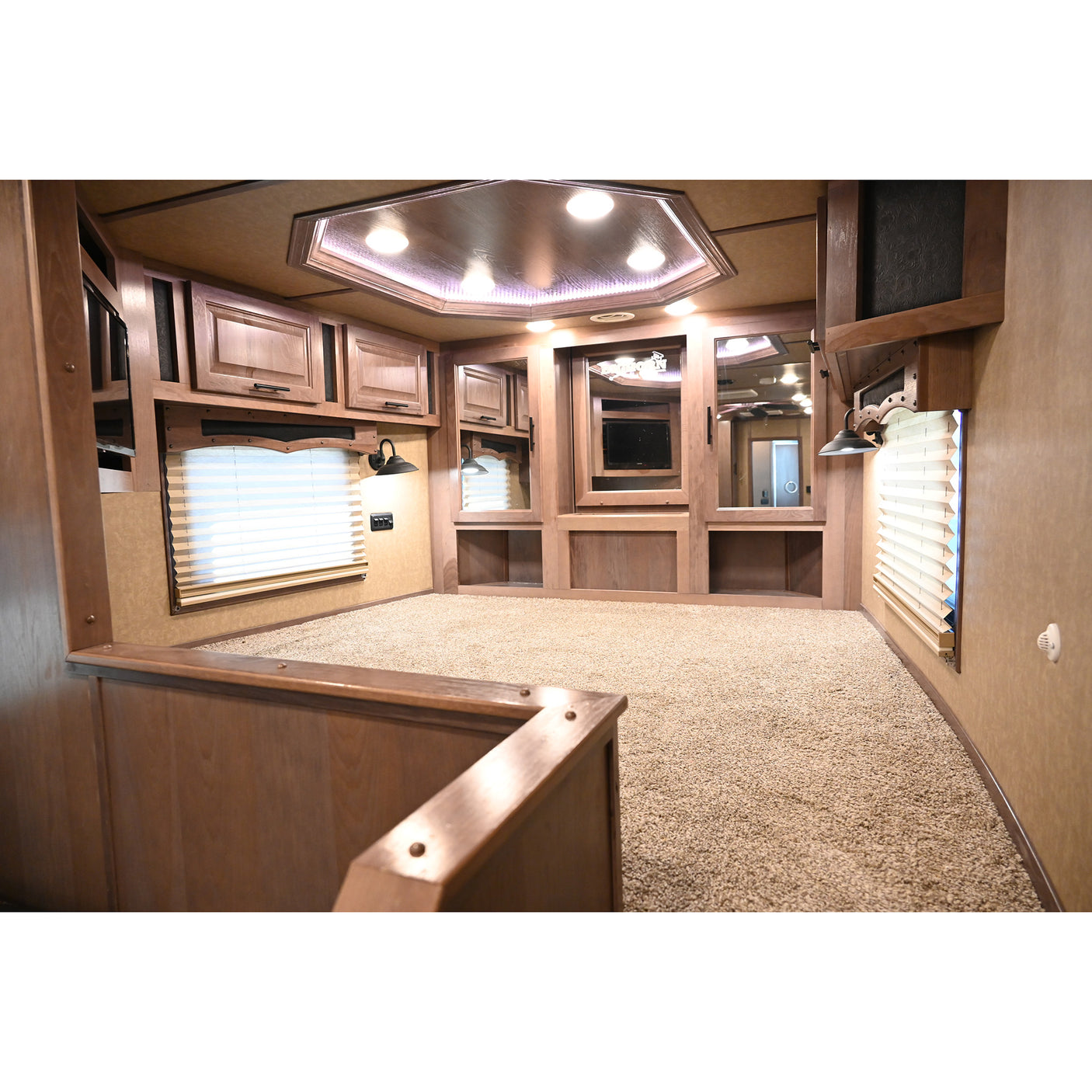 2023 Lakota Bighorn 4 Horse Trailer, Side Load 17' LQ Model BH8417T