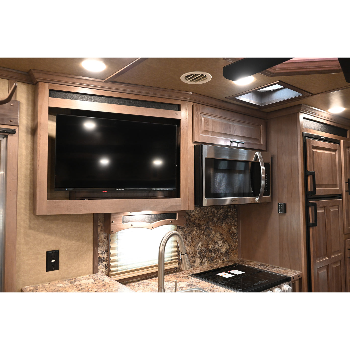 2023 Lakota Bighorn 4 Horse Trailer, Side Load 17' LQ Model BH8417T