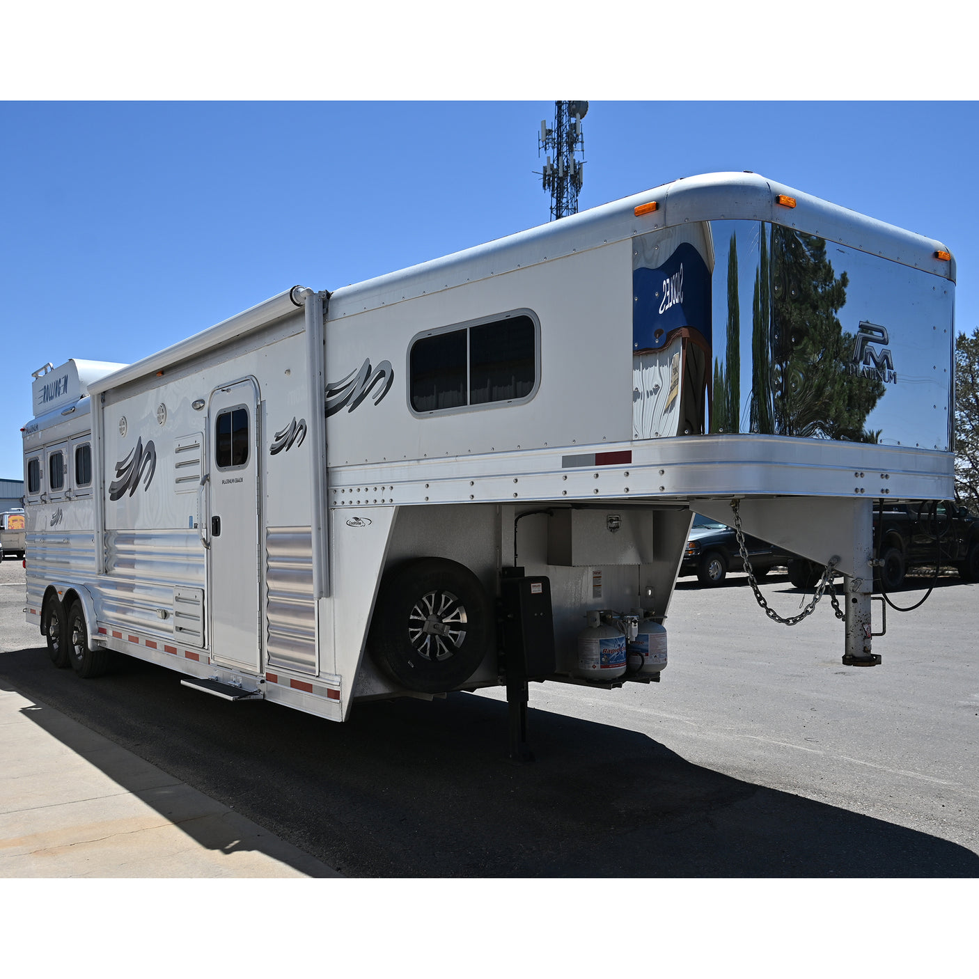 2020 Platinum 3 Horse Trailer with 10'8" Outback Customs Living Quarter