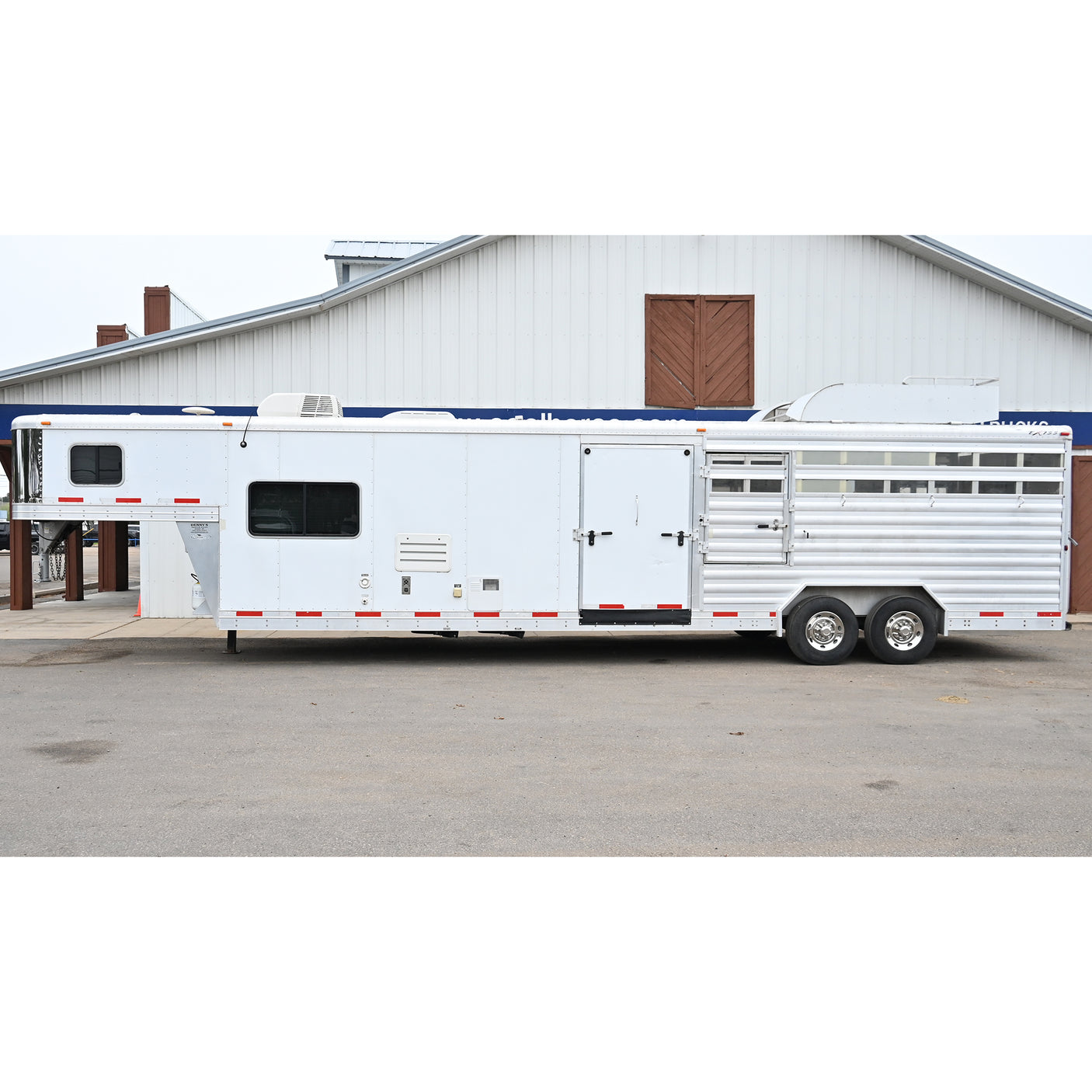 2013 Exiss Stock Combo 11' LQ, Midtack Horse Trailer