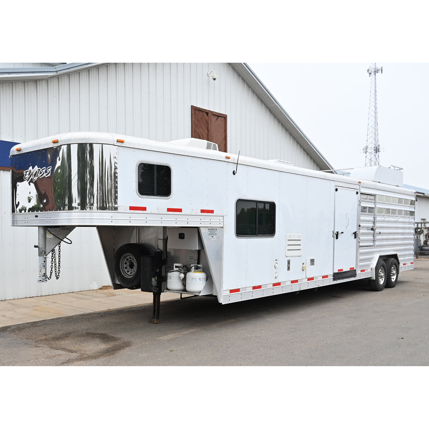 2013 Exiss Stock Combo 11' LQ, Midtack Horse Trailer