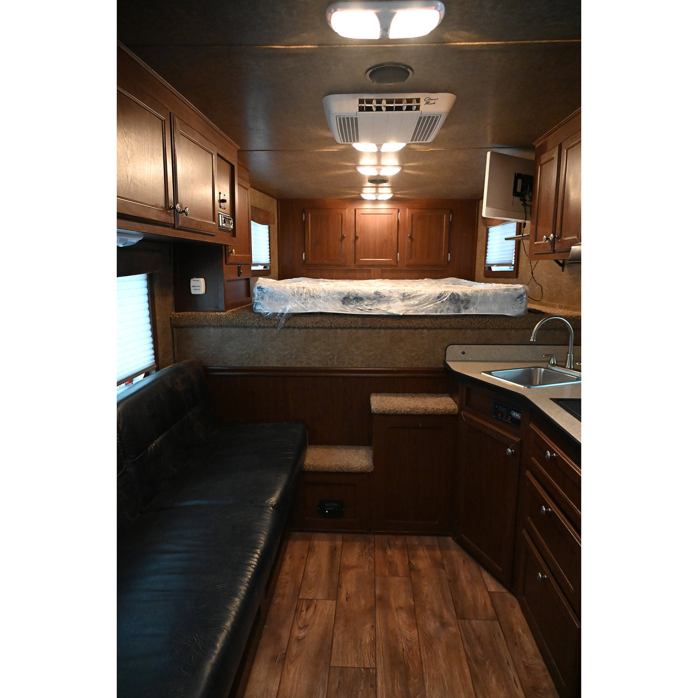 2013 Exiss Stock Combo 11' LQ, Midtack Horse Trailer