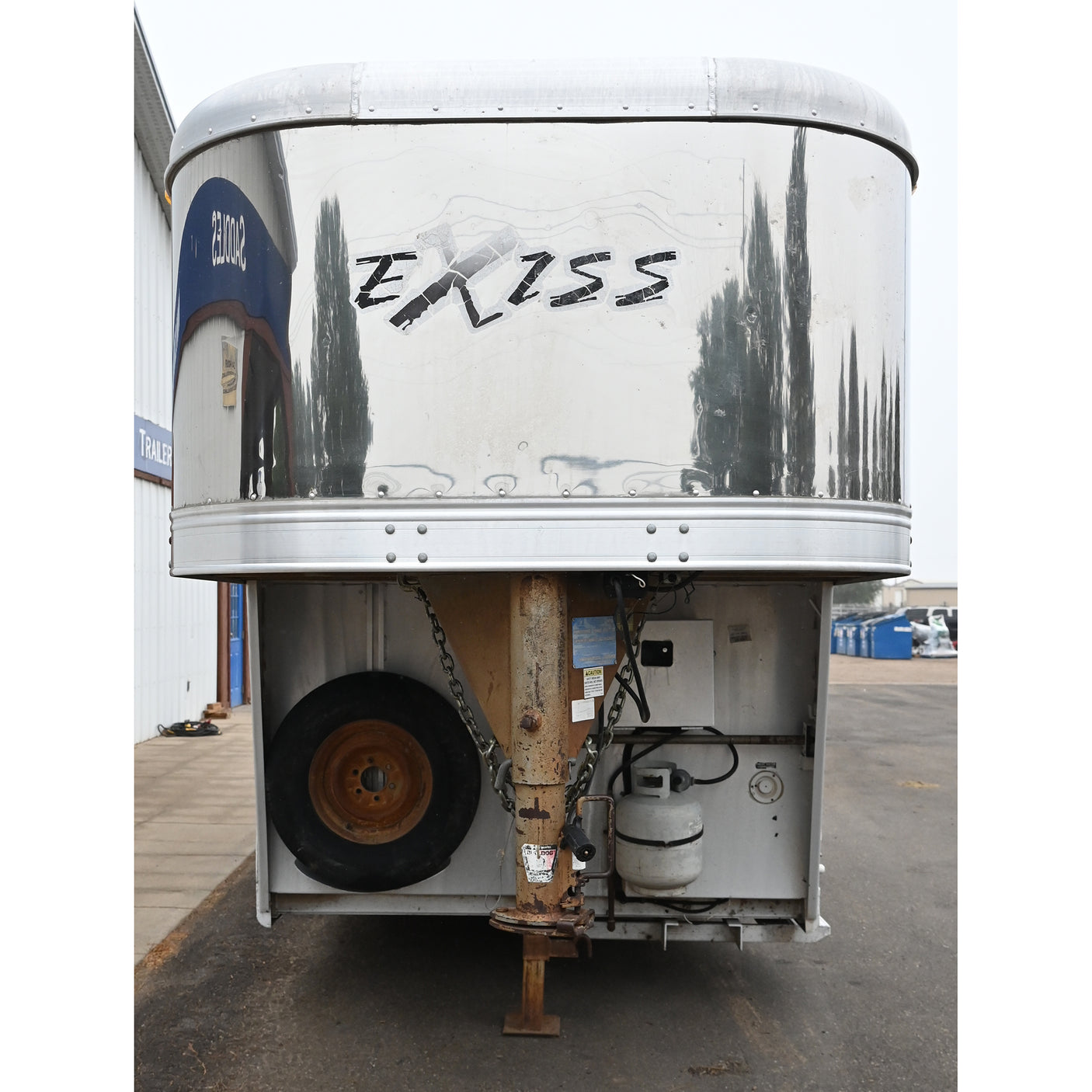 2006 Exiss 3 Horse Trailer with 4' Weekend Package LQ