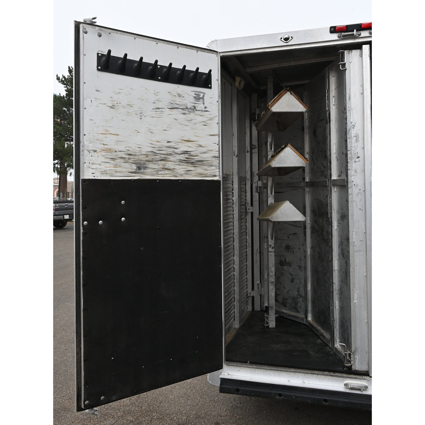 2006 Exiss 3 Horse Trailer with 4' Weekend Package LQ