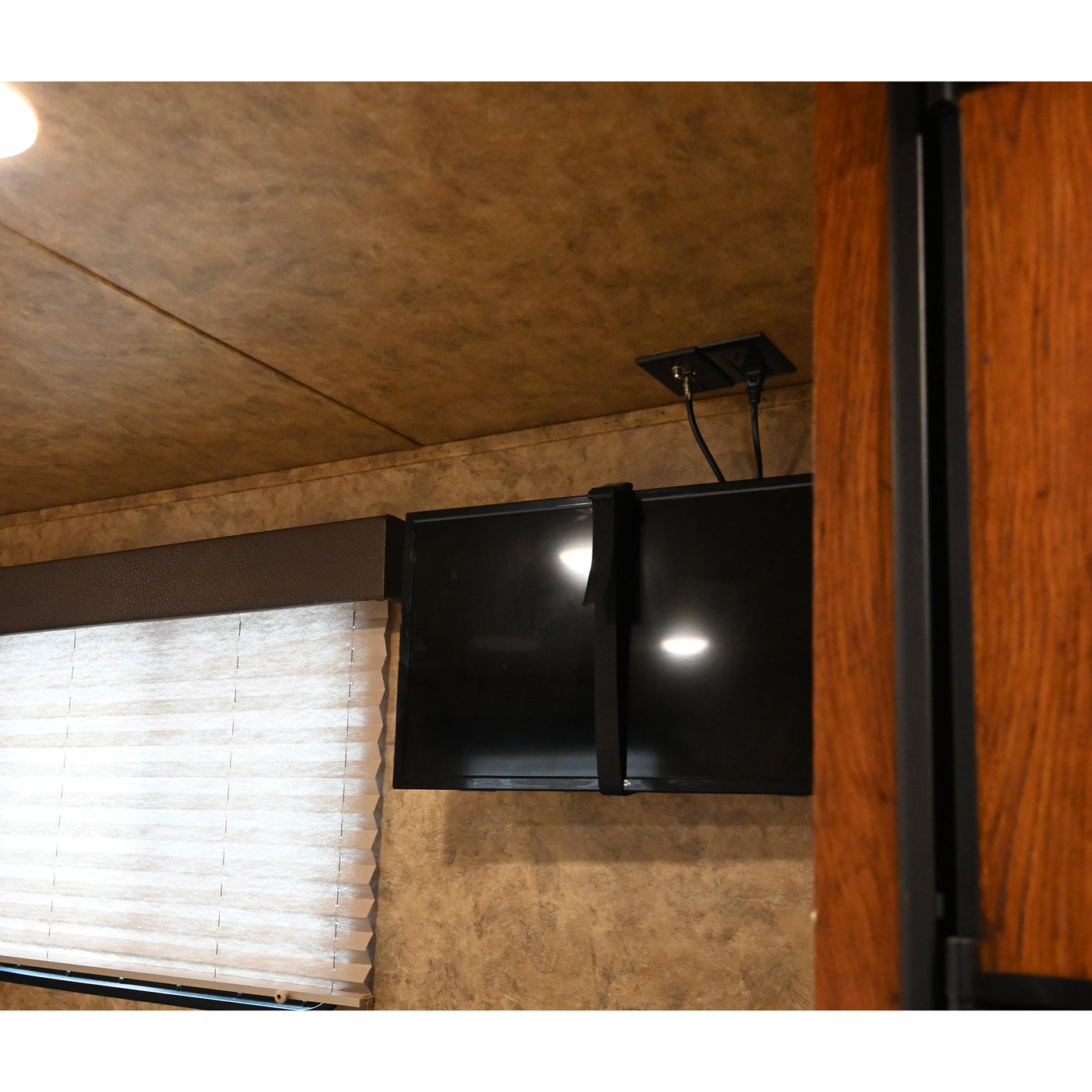 2020 Lakota Colt 3 Horse 11' LQ  Model AC8311 Horse Trailer