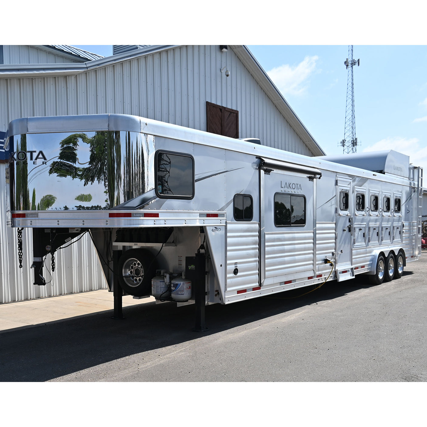 2023 Lakota Charger 5 Horse Trailer with 13' Slide Out Model C8513SR