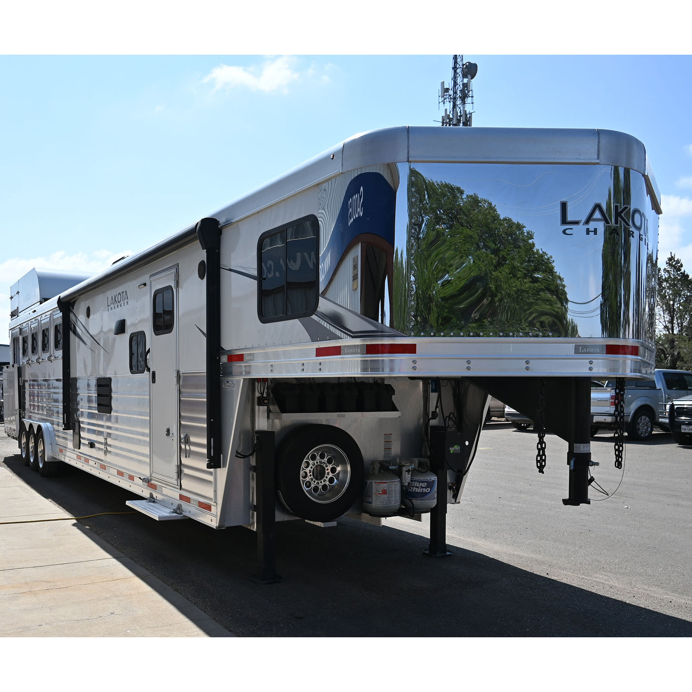 2023 Lakota Charger 5 Horse Trailer with 13' Slide Out Model C8513SR