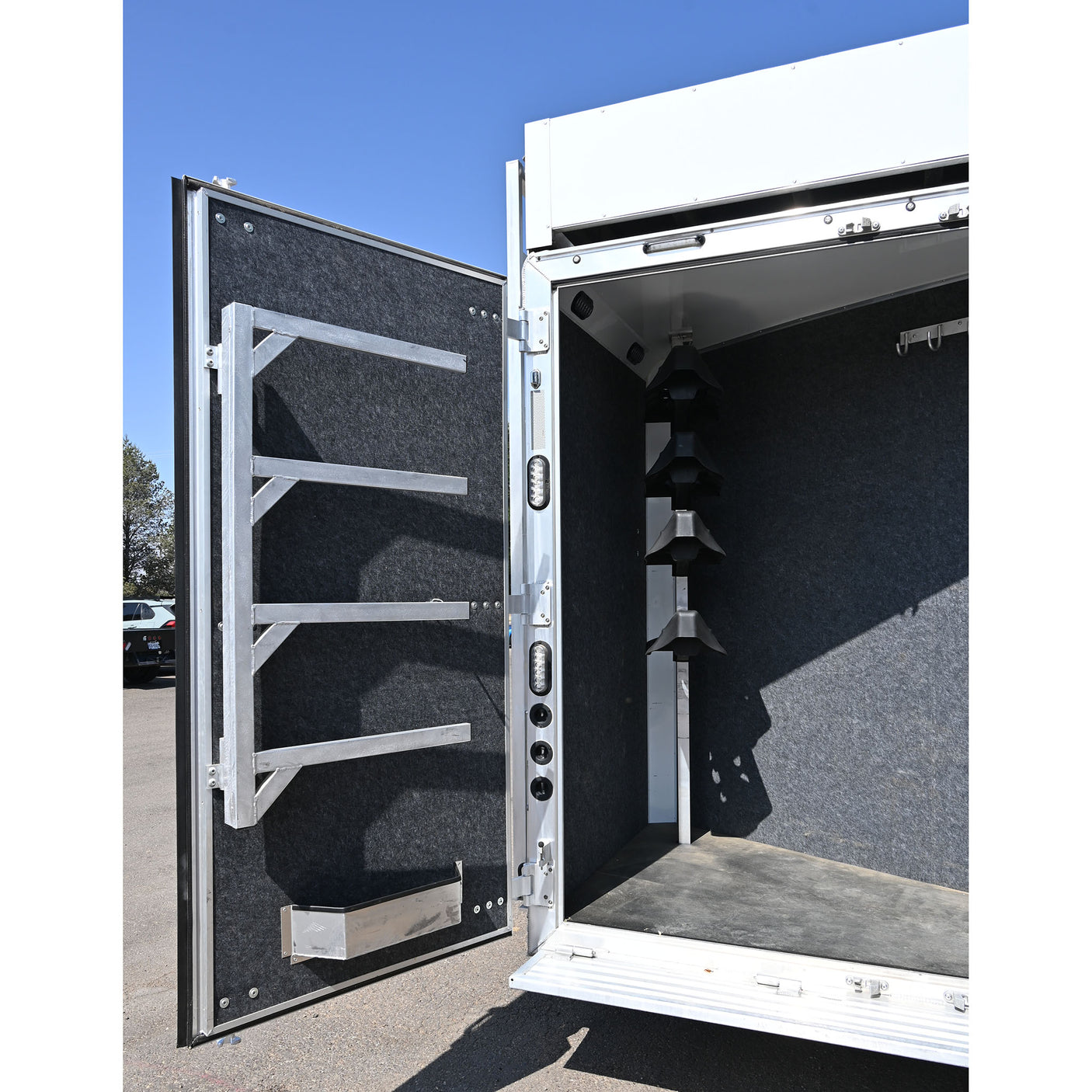 2023 Lakota Charger 5 Horse Trailer with 13' Slide Out Model C8513SR