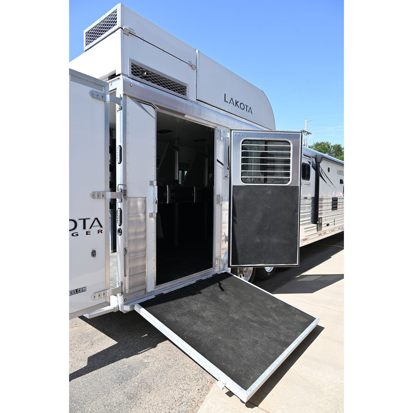 2023 Lakota Charger 5 Horse Trailer with 13' Slide Out Model C8513SR