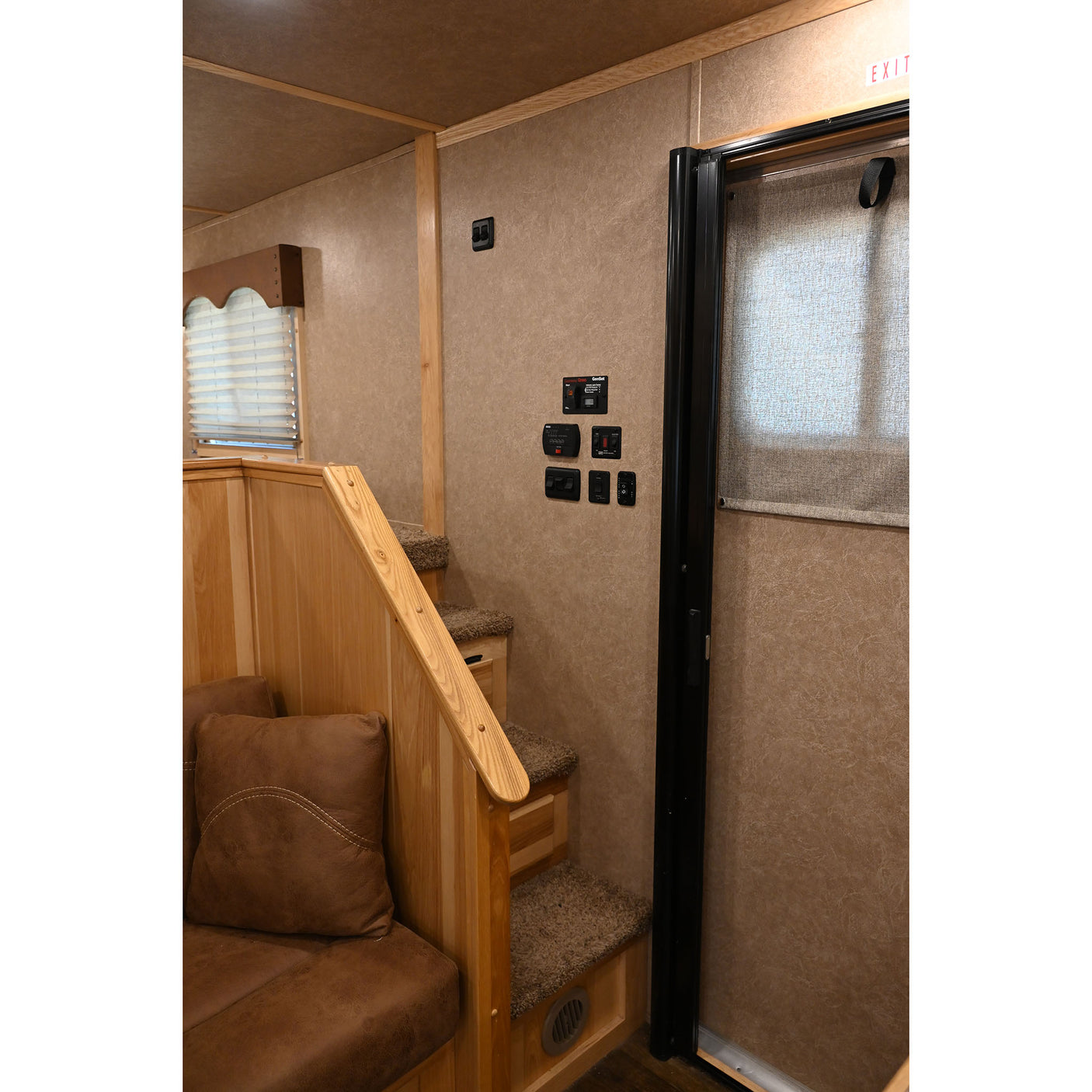 2023 Lakota Charger 5 Horse Trailer with 13' Slide Out Model C8513SR