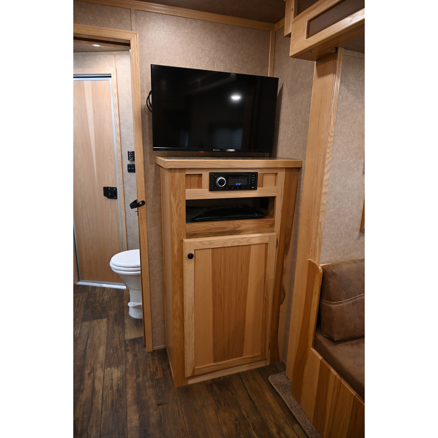 2023 Lakota Charger 5 Horse Trailer with 13' Slide Out Model C8513SR