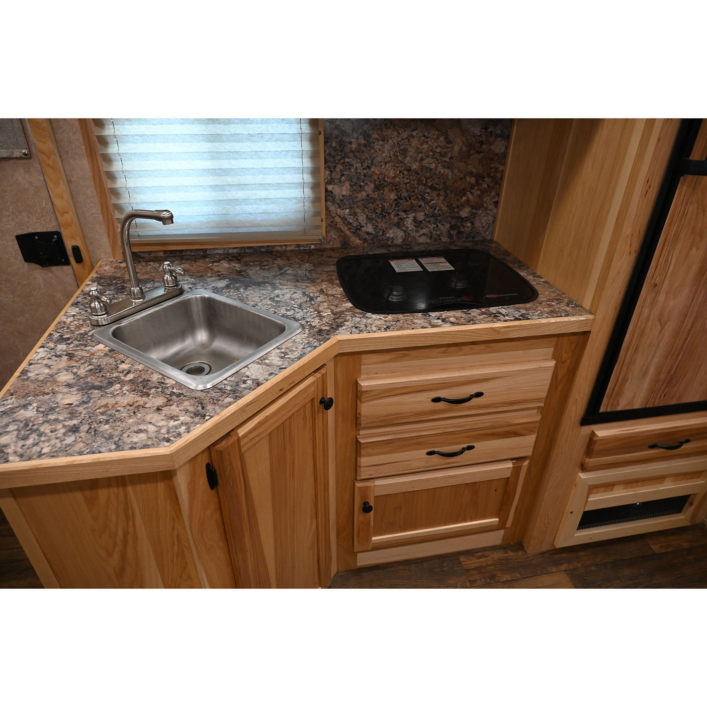 2023 Lakota Charger 5 Horse Trailer with 13' Slide Out Model C8513SR