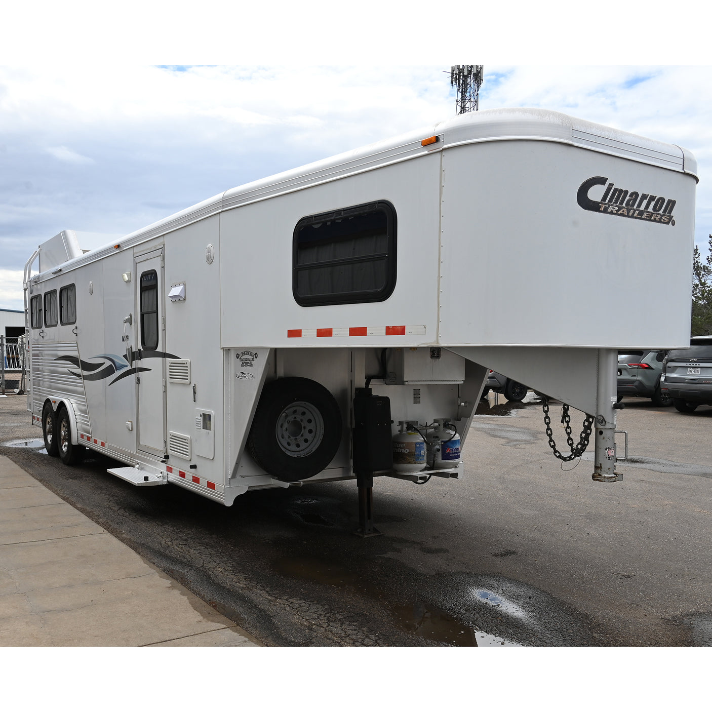 2012 Cimarron 3 Horse 10' Living Quarter Trailer