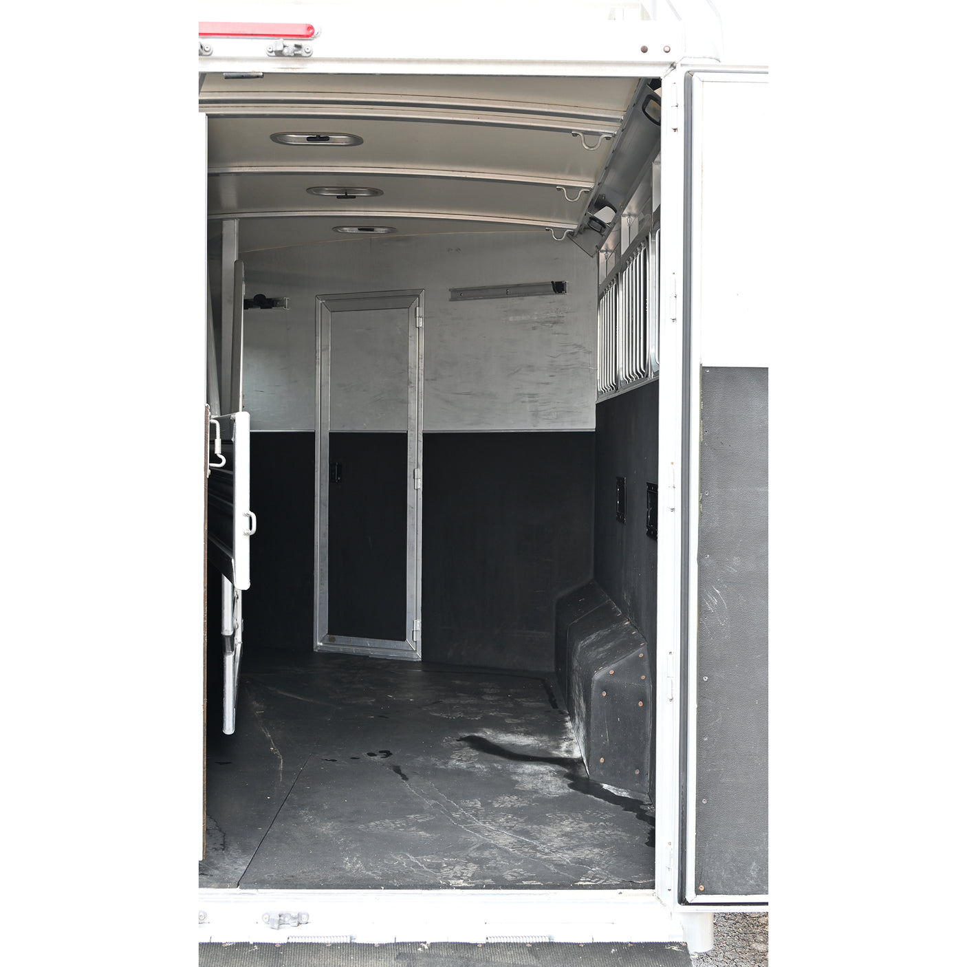 2012 Cimarron 3 Horse 10' Living Quarter Trailer