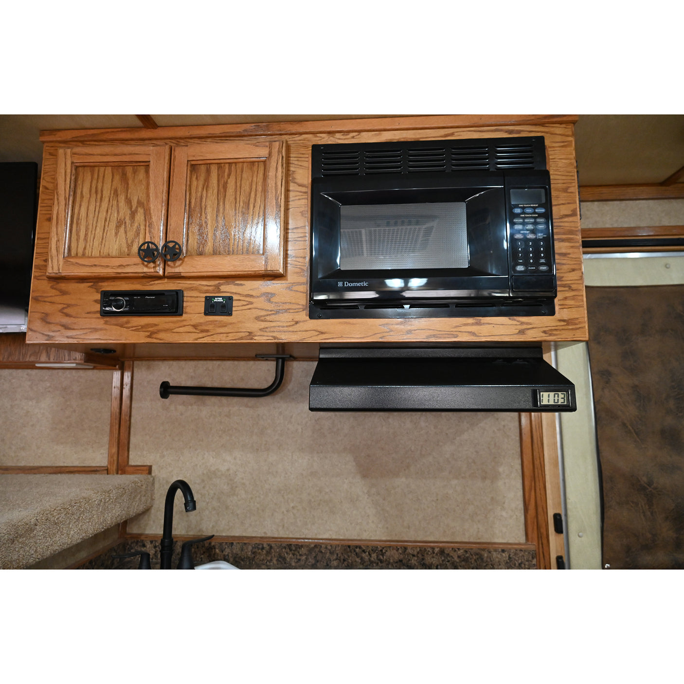 2012 Cimarron 3 Horse 10' Living Quarter Trailer