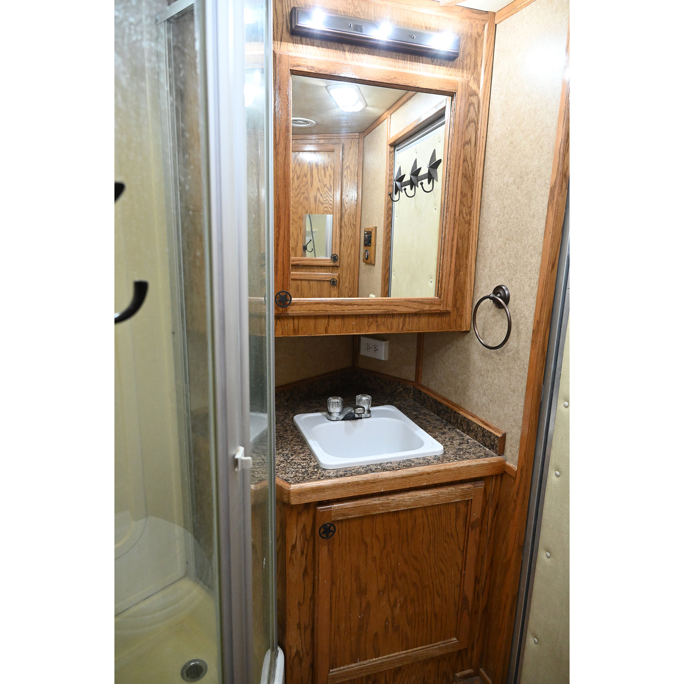 2012 Cimarron 3 Horse 10' Living Quarter Trailer