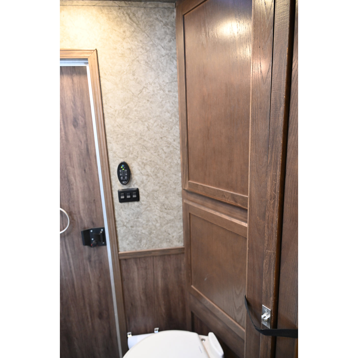 2018 Lakota Charger 3 Horse Trailer with  11' Living Quarters and Slide Out