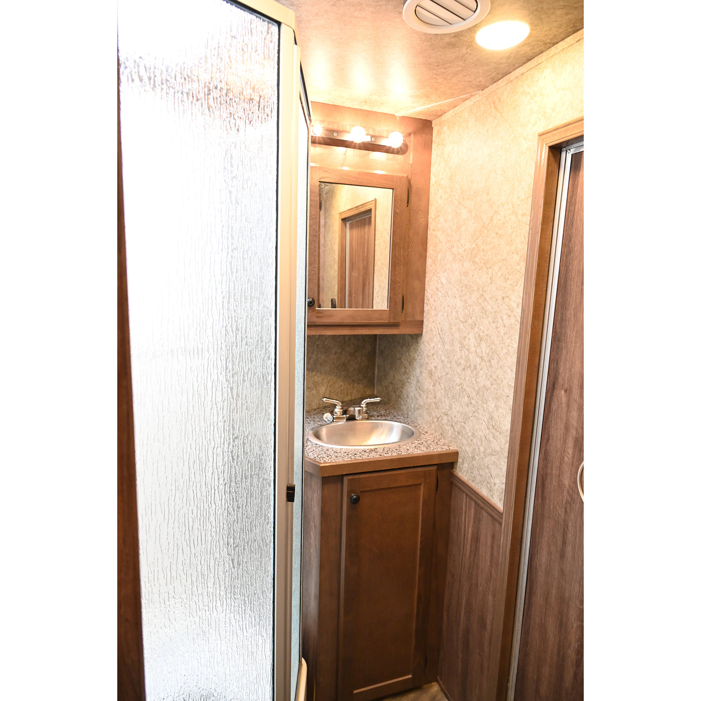 2018 Lakota Charger 3 Horse Trailer with  11' Living Quarters and Slide Out
