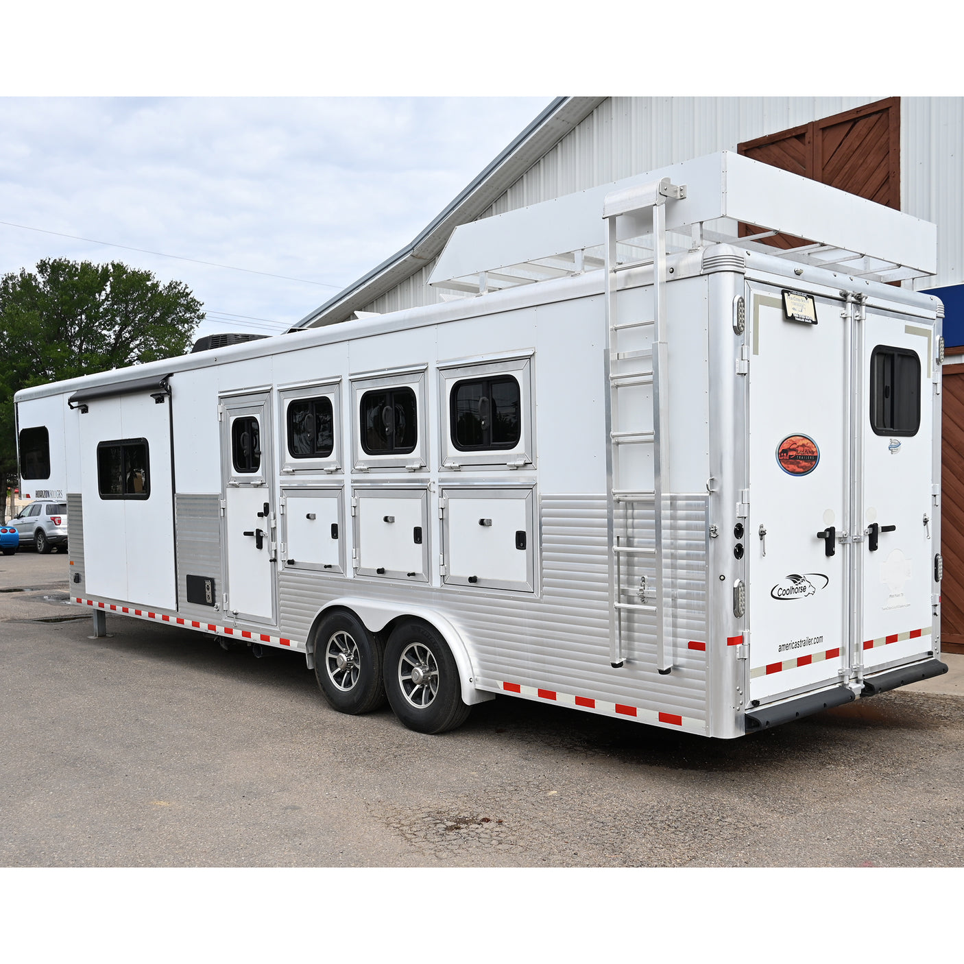 2018 Sundowner 4 Horse 11' Living Quarter, Slide Out, Horse Trailer