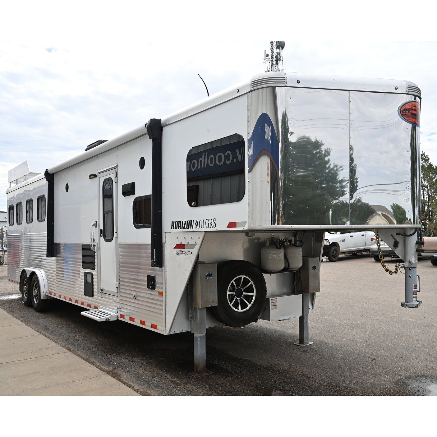 2018 Sundowner 4 Horse 11' Living Quarter, Slide Out, Horse Trailer