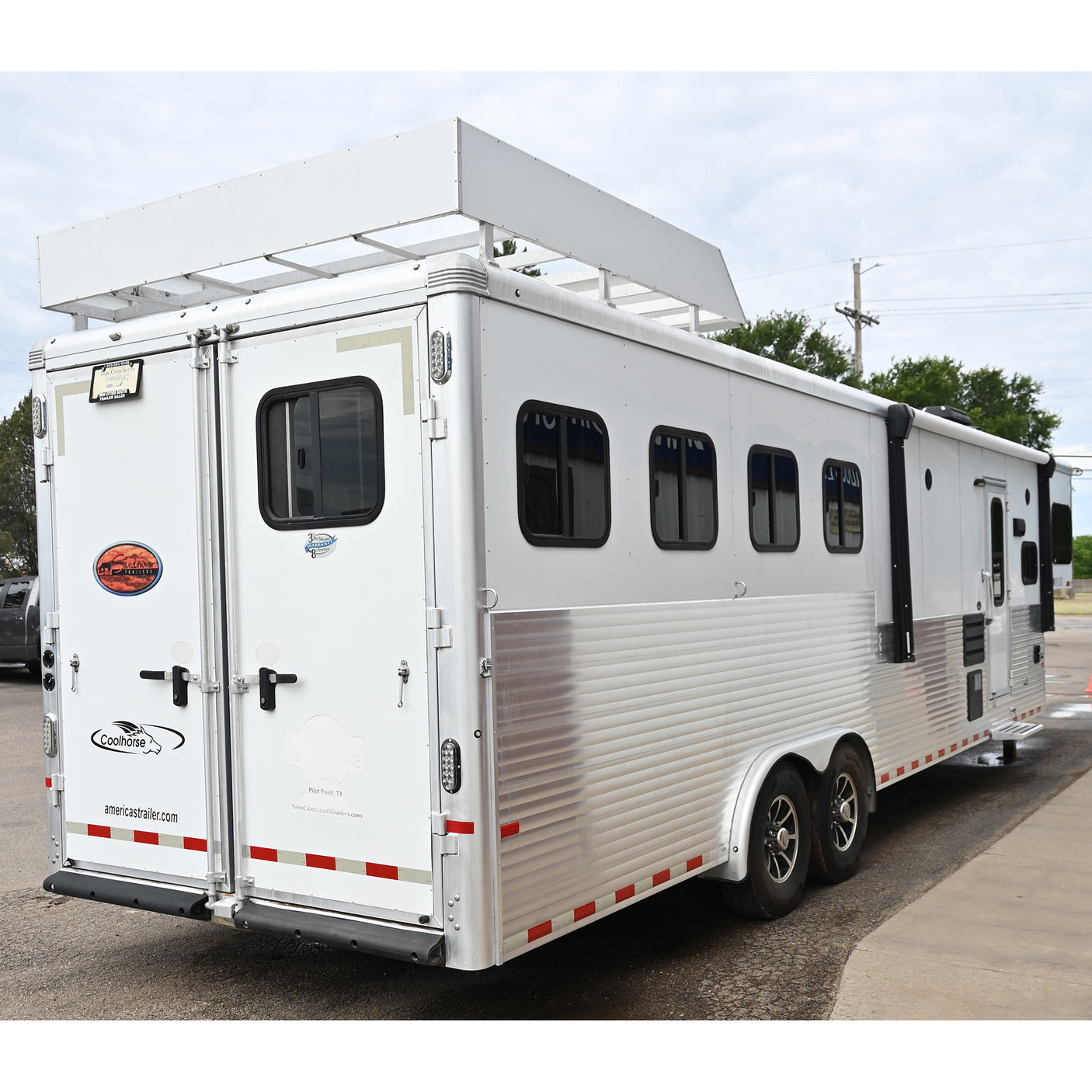 2018 Sundowner 4 Horse 11' Living Quarter, Slide Out, Horse Trailer