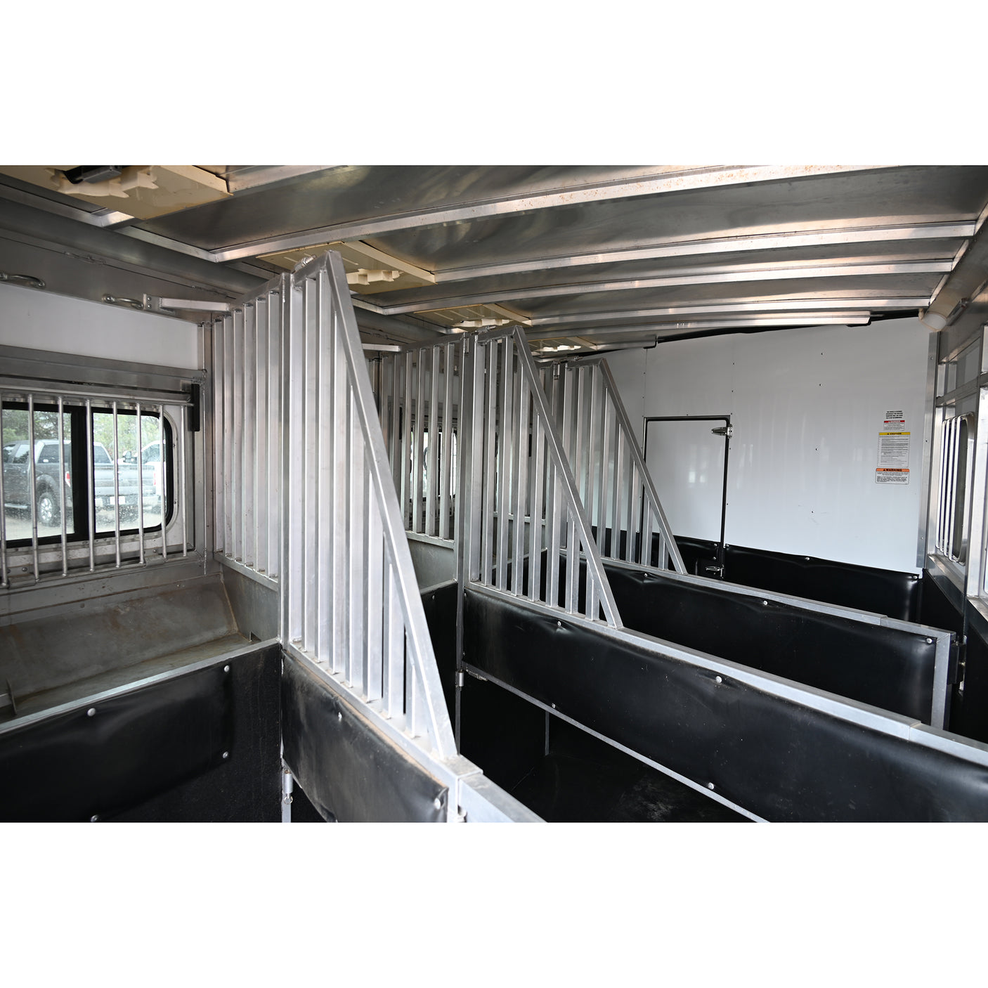 2018 Sundowner 4 Horse 11' Living Quarter, Slide Out, Horse Trailer