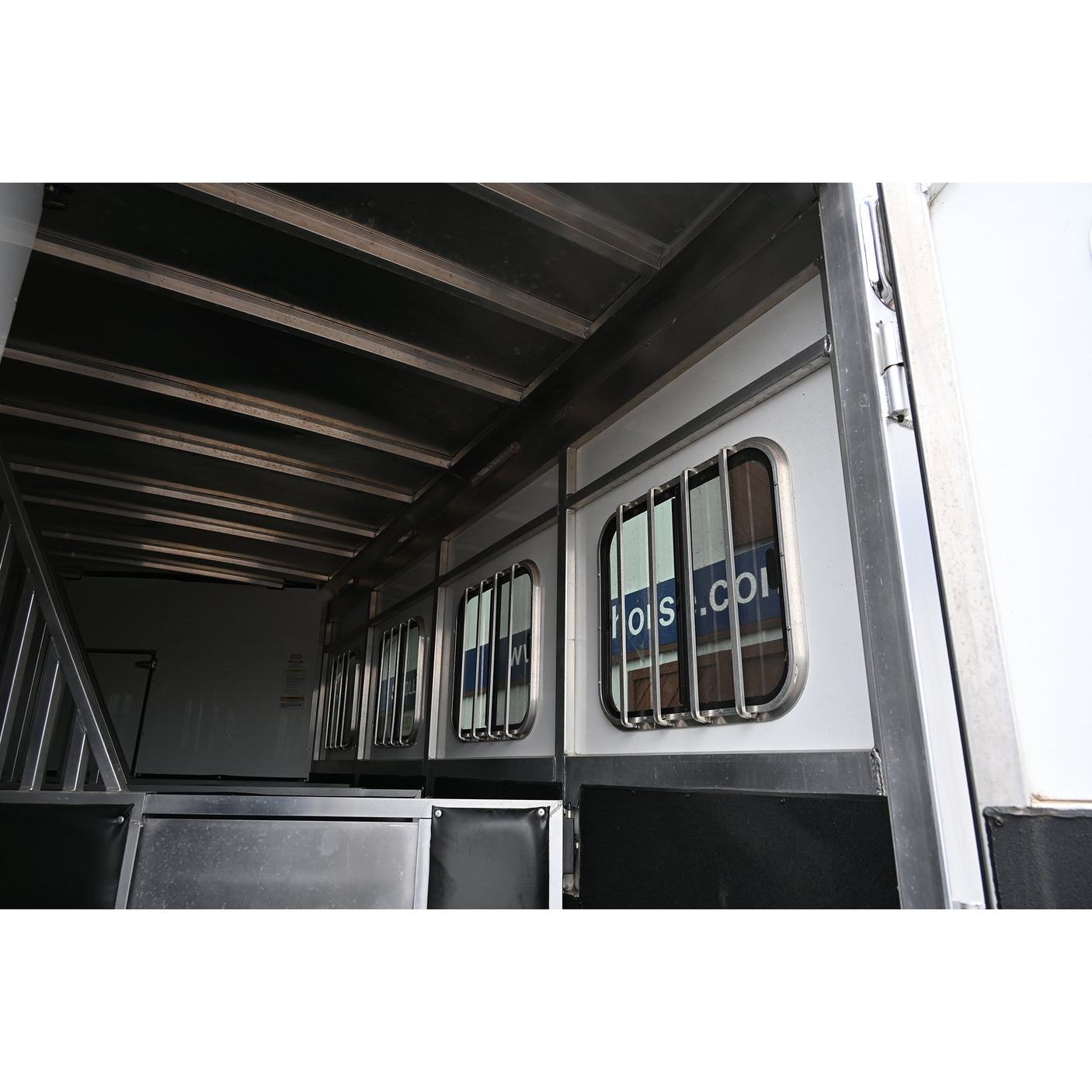 2018 Sundowner 4 Horse 11' Living Quarter, Slide Out, Horse Trailer