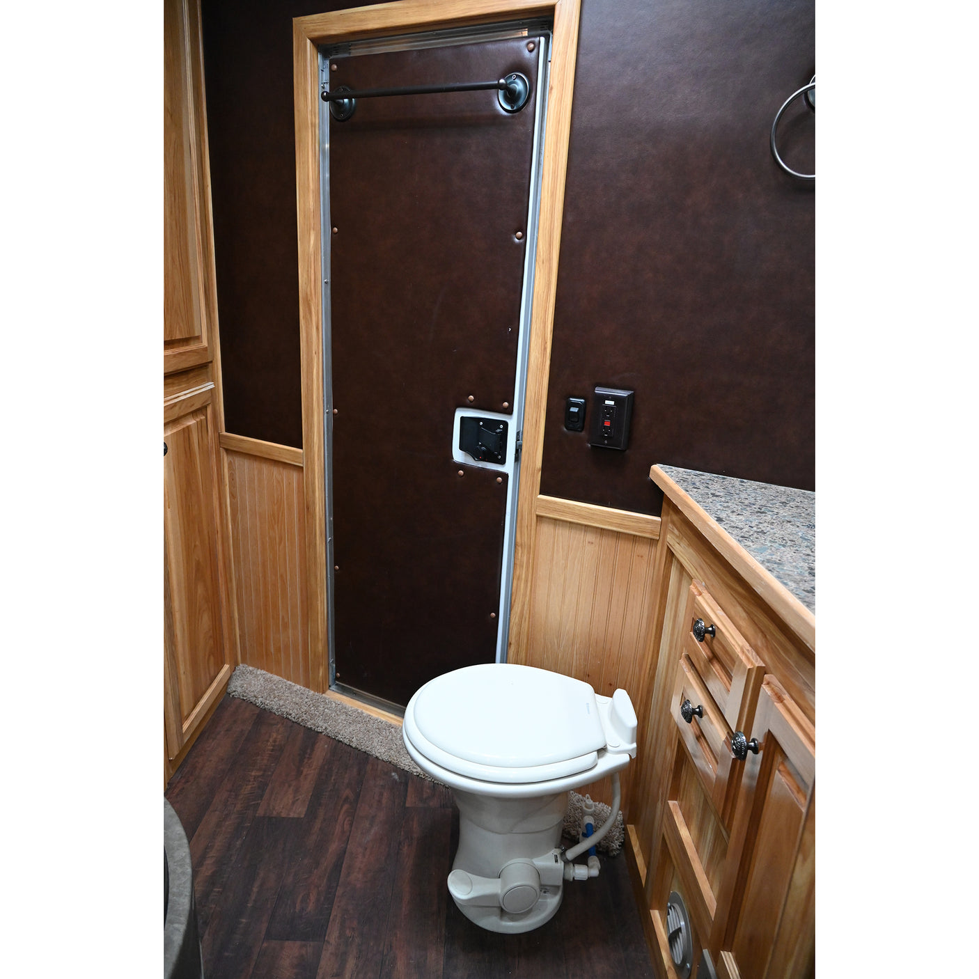 2018 Sundowner 4 Horse 11' Living Quarter, Slide Out, Horse Trailer