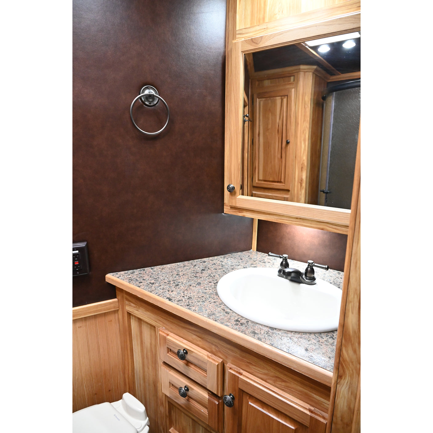 2018 Sundowner 4 Horse 11' Living Quarter, Slide Out, Horse Trailer