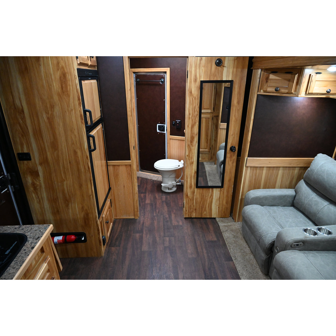 2018 Sundowner 4 Horse 11' Living Quarter, Slide Out, Horse Trailer