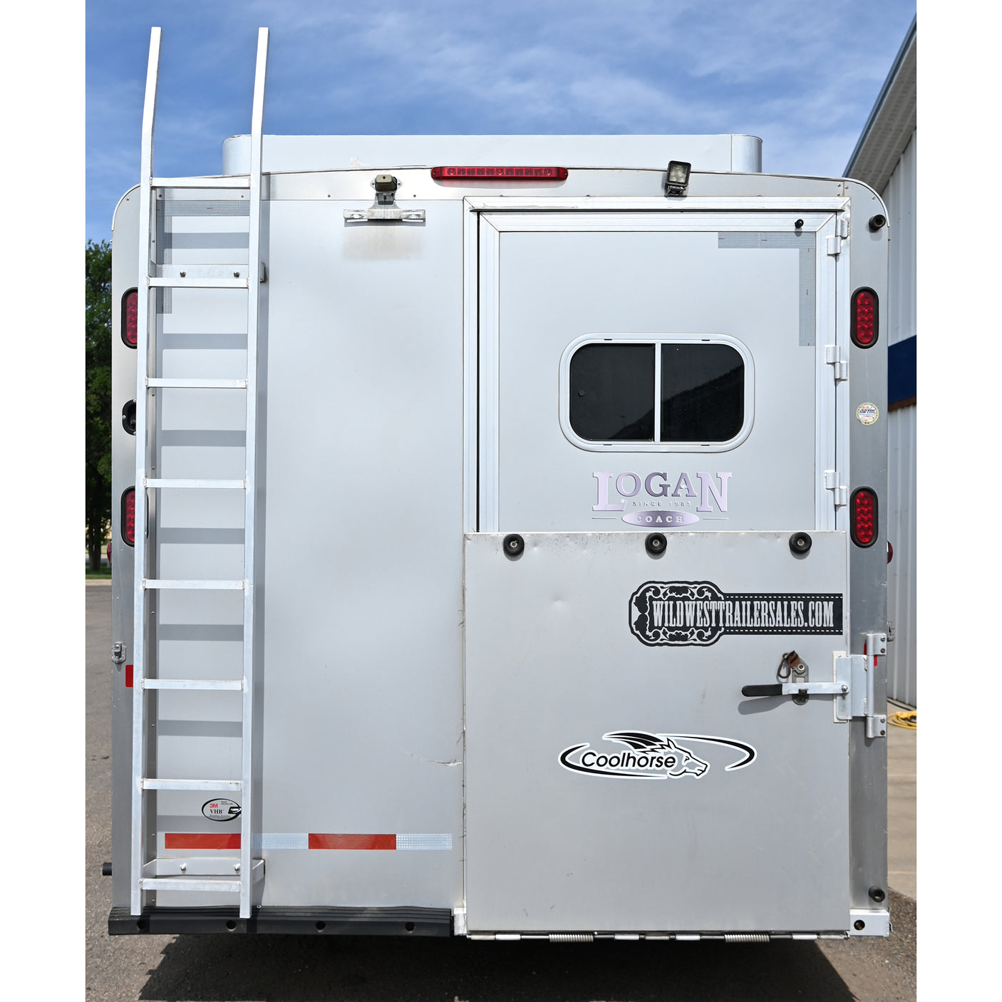 2015 Logan Coach 3 Horse Trailer with 16' LQ with Bunk Beds